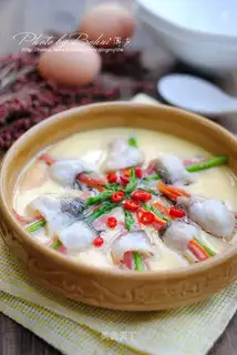 Steamed eggs with fresh vegetables and fish rolls