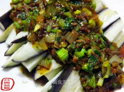 Steamed tomato with minced pork