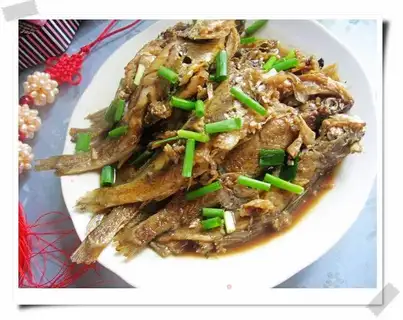 Pan-fried small yellow croaker