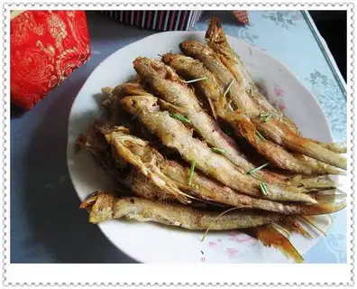 fried anchovy