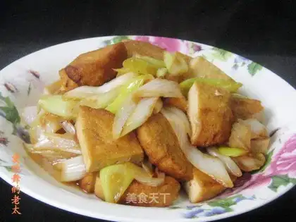stir-fried vegetarian chicken with green onions