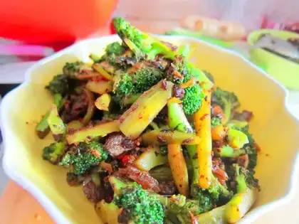 stir-fried broccoli with dace