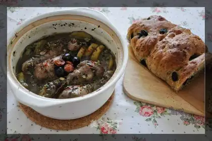 Roasted chicken wings with spicy sausage and olive