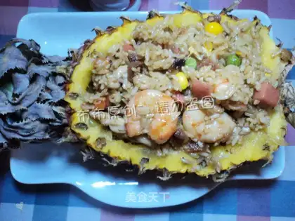 Chinese fried rice with pineapple