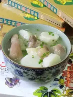 Stewed Chinese yam with pig's feet