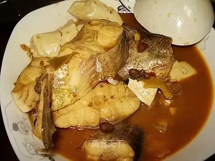 Stewed tofu with silver carp