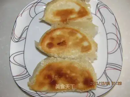 Pan-fried buns with cabbage and vegetarian stuffing