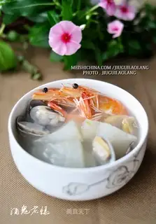 Seafood and white gourd soup