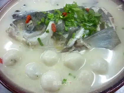 Stewed fish head with shepherd's purse and glutinous rice balls