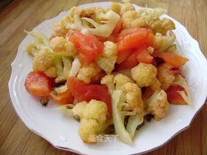stir-fried cauliflower with tomatoes