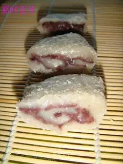 Shredded coconut bean paste roll