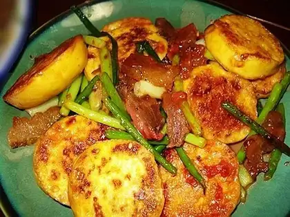 stir-fried garlic sprouts with vegetarian chicken