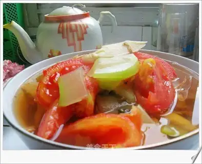 gourd and tomato soup