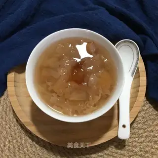 Sugar and silver pears soup