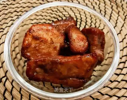 Honey sauce and roast meat