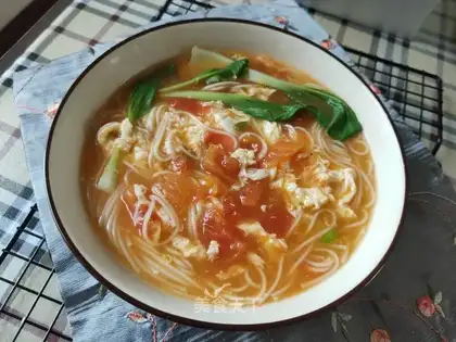 Tomato noodle soup