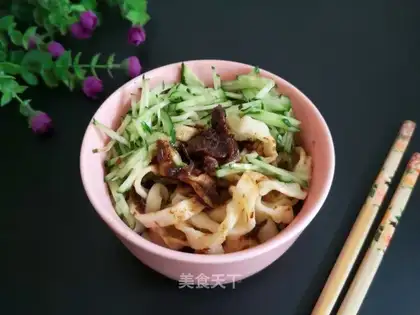 Shrimp sauce cucumber cucumber and egg-hand noodles