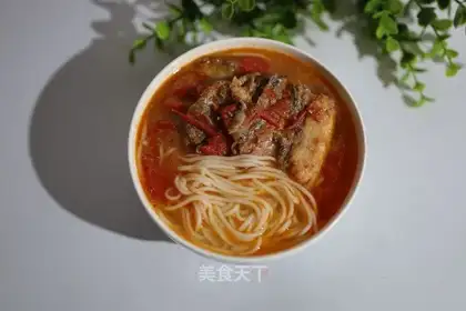 Bring fish to cook noodles