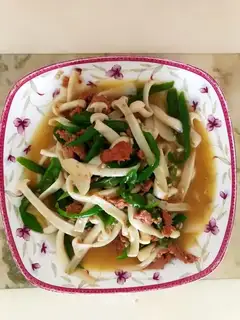 Beef silk and sea mushrooms