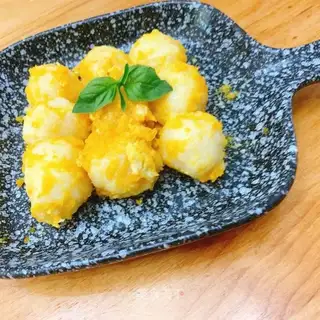 Salted egg yogurt