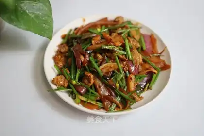 Onion moss beef