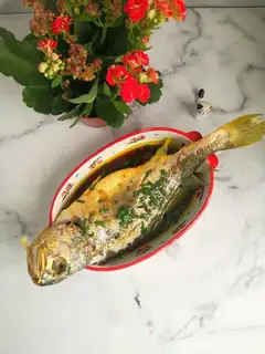 It's easy to make steamed yellow fish