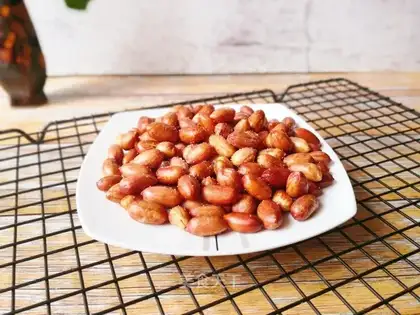 Pop peanuts