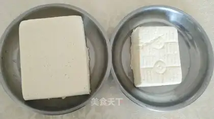Grinding hand-made tofu