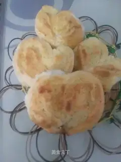 Milky coconut buns
