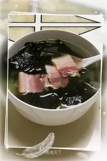 Salted melon seaweed soup