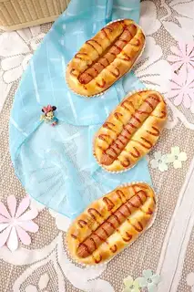 Beef dog bowel breadboat