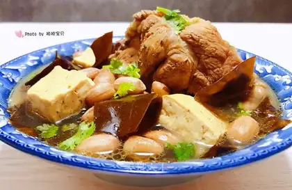 The peanut sea belt tofu pig bone soup