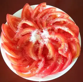 Sugar with tomatoes