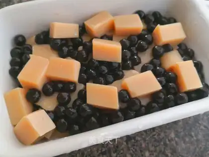 Pearl milk and tea freeze