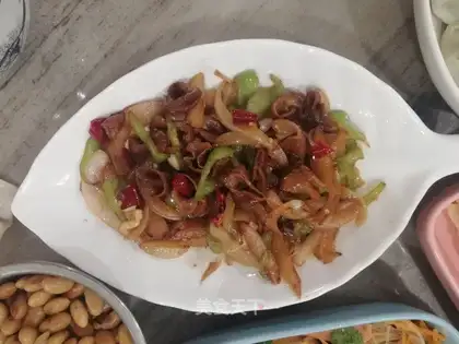 Spicy pig intestines