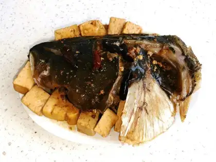 Red burning fish head tofu