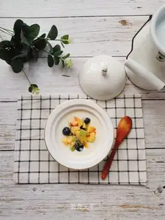 Grenade yogurt and fruit