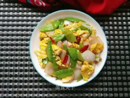 Dutch onion fried eggs