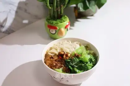 Spicy chicken noodles