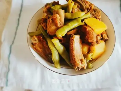 Pork bone and soybeans