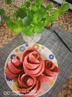 Beef rose buns