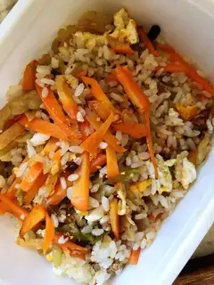♪ Carrots, greasy omelet ♪