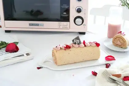 Rose cranberry roll