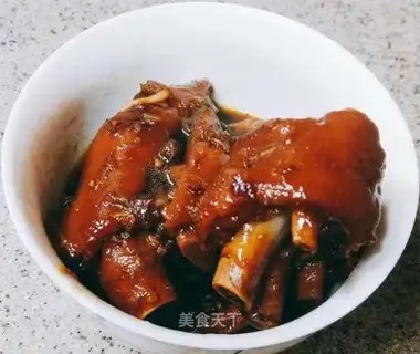 Pig feet, chicken claws