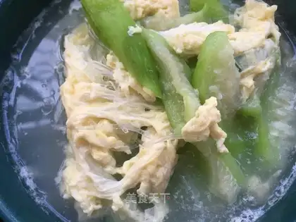 Spoon fan egg soup