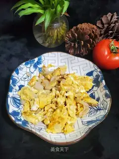Onion fried eggs