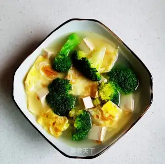 Tofu eggs soup