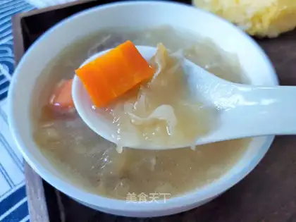 Silver-ear carrot steak soup