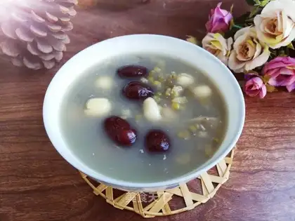 Green bean lily lotus soup
