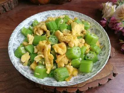 Autumn fried duck eggs